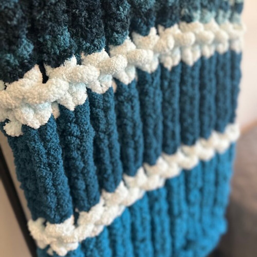Handmade Ultra Soft Chenille Chunky Knit Throw - Picture 7 of 12